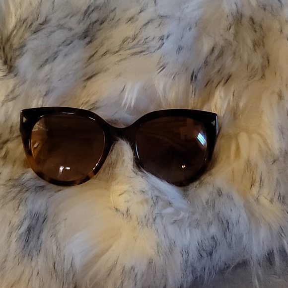 Prada sunglasses - Picture 2 of 7